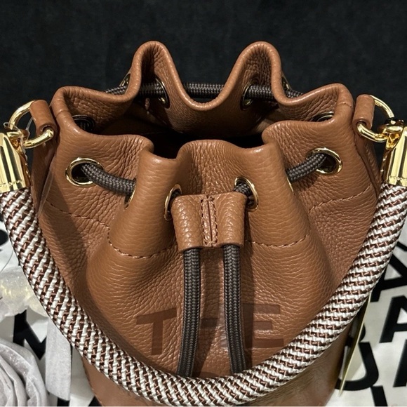 Marc Jacobs 
THE BUCKET handbag - Picture 3 of 8